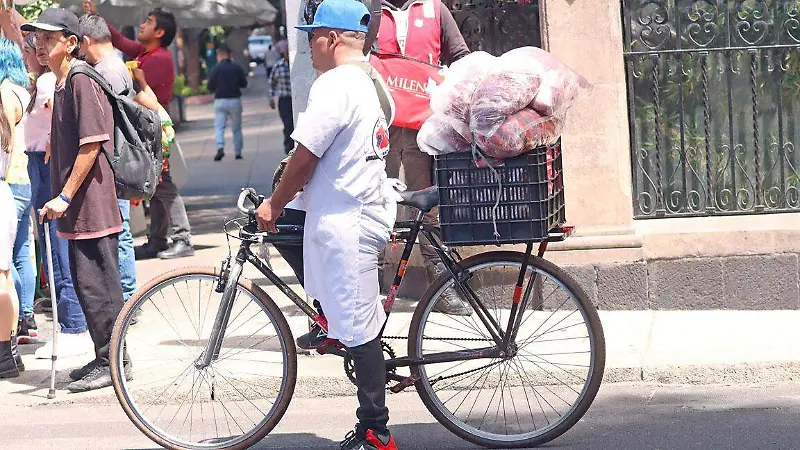 “Bici-Logística”: El ingenio capitalino sobre dos ruedas [Fotorreportaje]